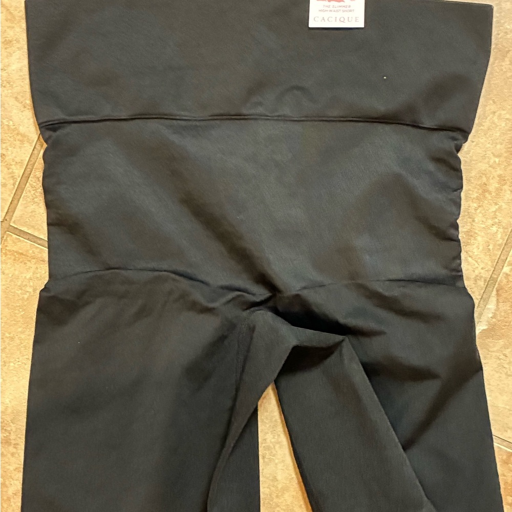 New slimmer shape shorts Cacique 14/16